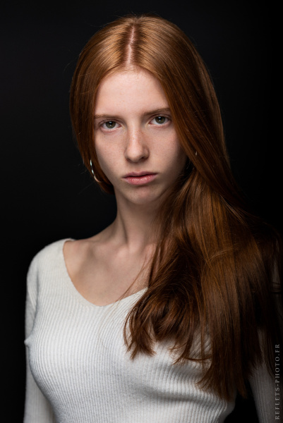 Toulouse-Book-portrait-indoor-femme